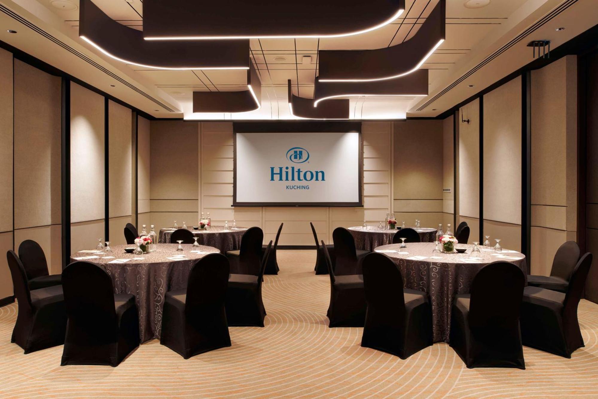 Hilton Kuching Hotel Экстерьер фото