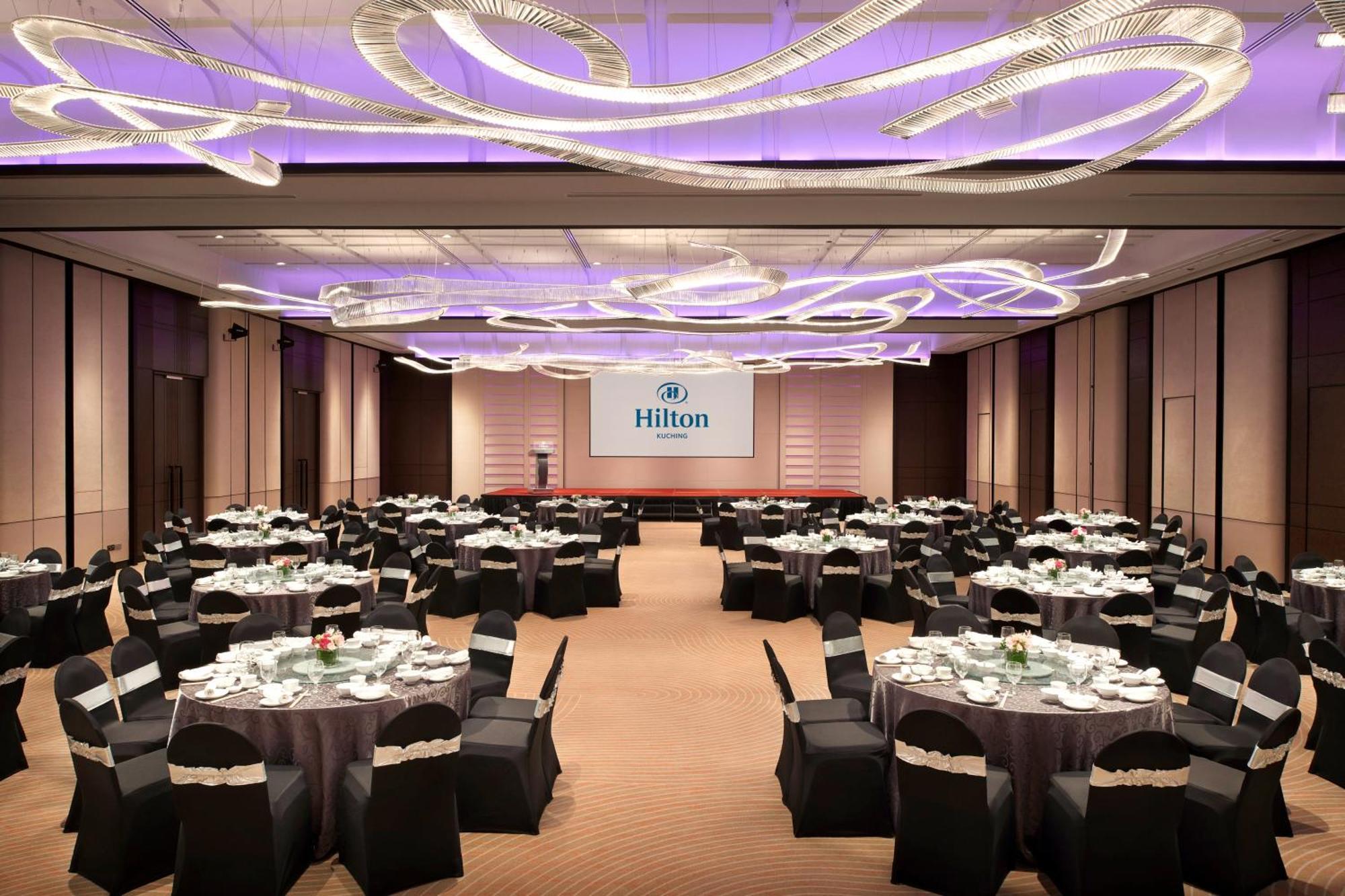 Hilton Kuching Hotel Экстерьер фото